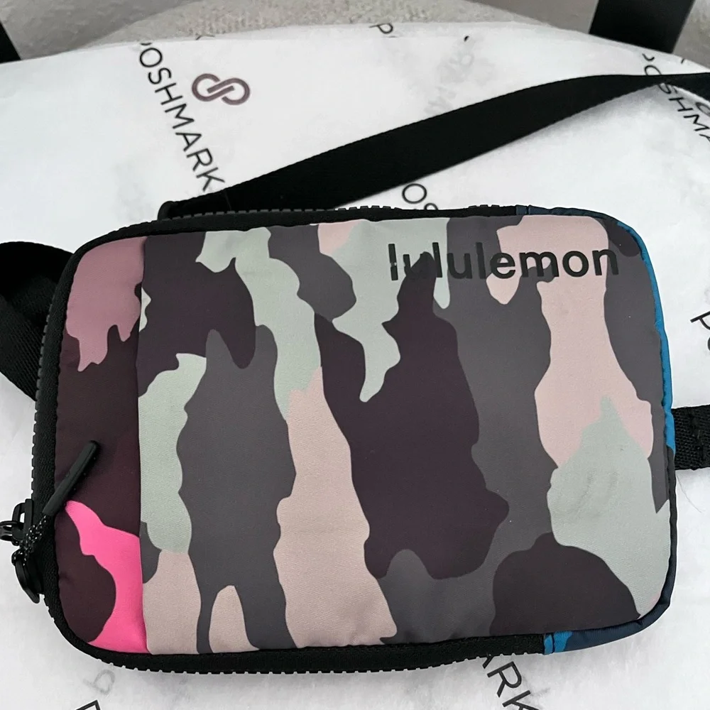 Lululemon Athletica Pre-Loved Authentic Easy Access Heritage 365 Camo Crossbody - Picture 5 of 15